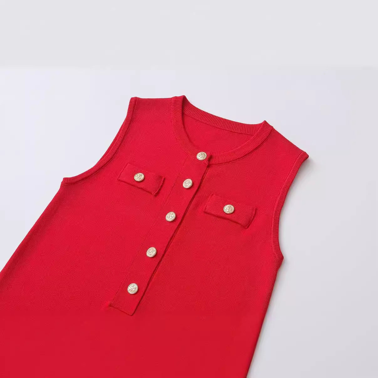 Round neck sleeveless single breasted knitted dress