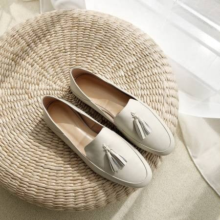 leather round toe fringe loafer