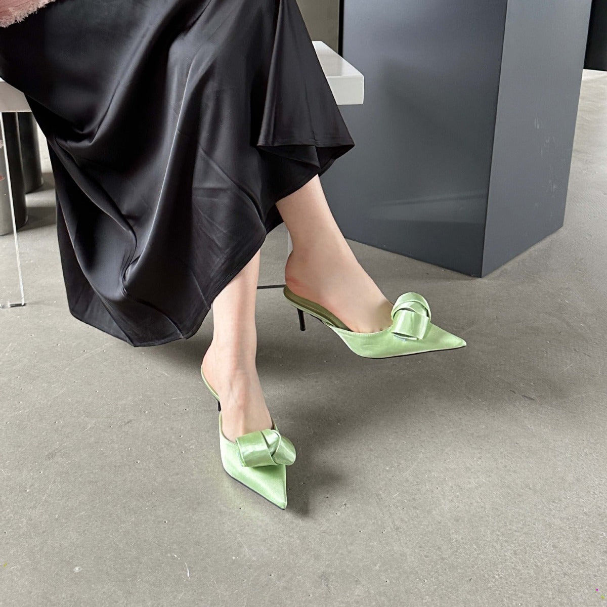 satin pointed toe bowknot sandals