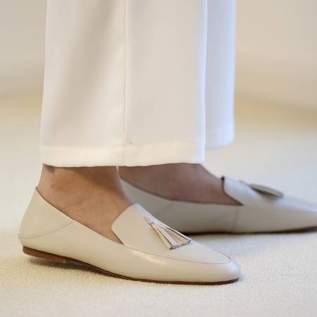 leather round toe fringe loafer