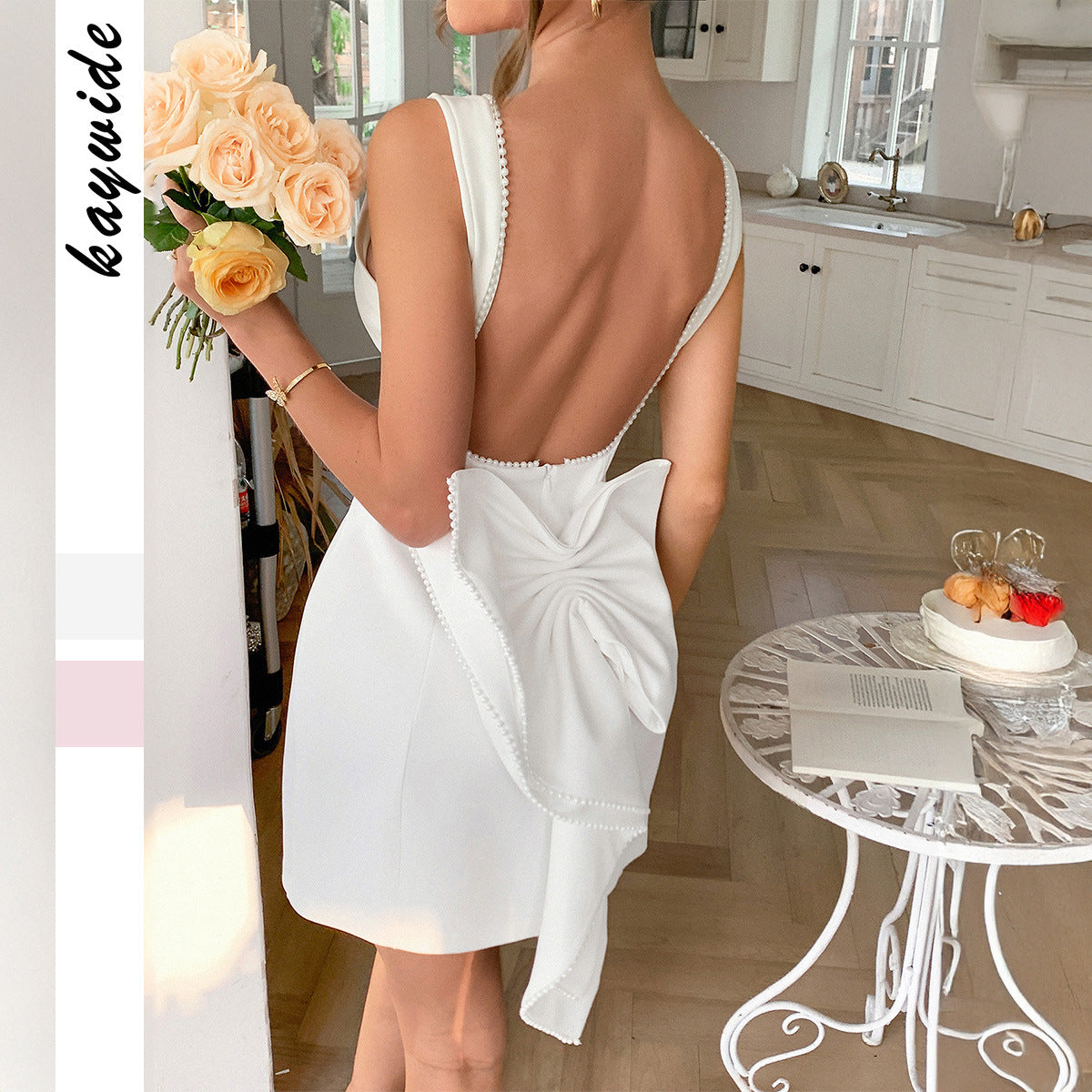 Sleeveless solid color dress